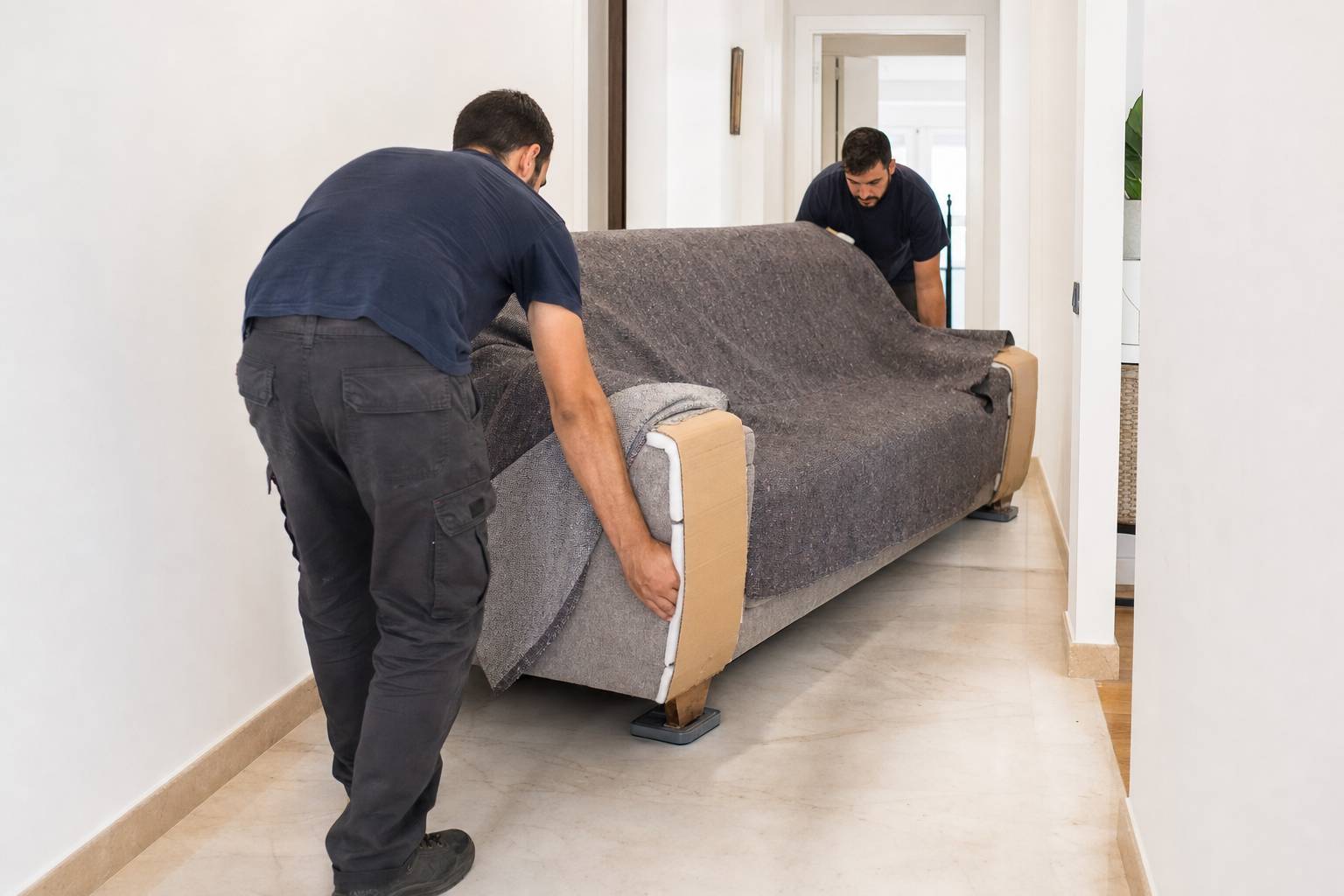 Cómo evitar marcas en paredes al mover muebles